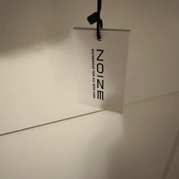 NOIZE VEST - Picture 2 of 4